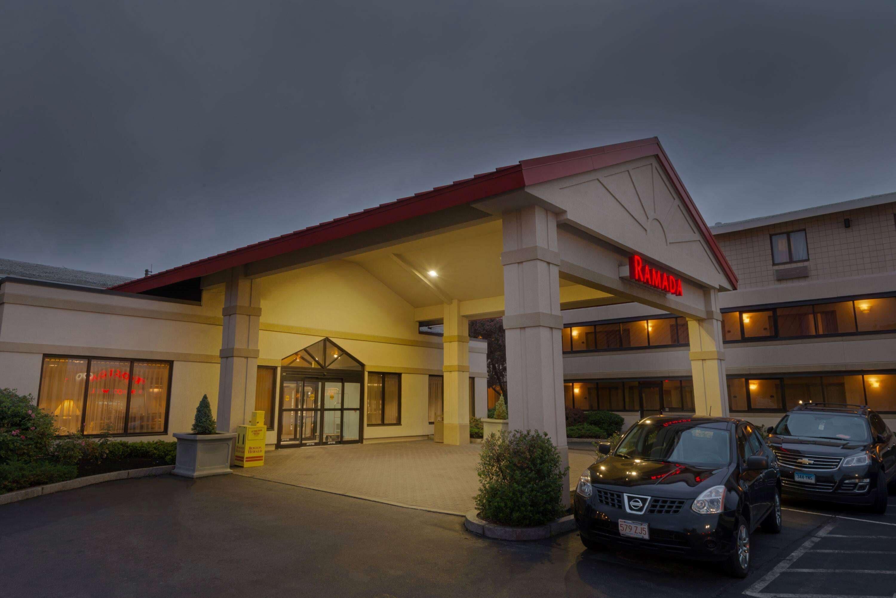 4 Airport-Hotels nahe Christopher Columbus Park für stressfreie Reisen